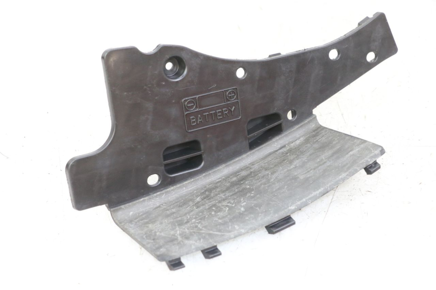 photo de CACHE BATTERIE SUZUKI BURGMAN 125 (2007 - 2014) - Vue principale