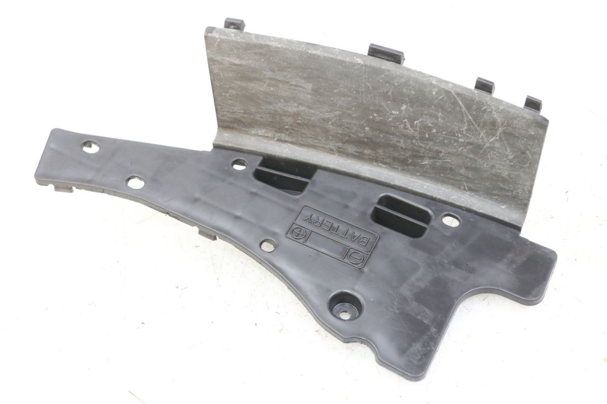 photo de CACHE BATTERIE SUZUKI BURGMAN 125 (2007 - 2014) - Autre angle de vue