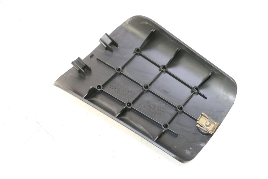 photo de CACHE BATTERIE PEUGEOT TREKKER 50 (1995 - 2004) - Détail de la pièce