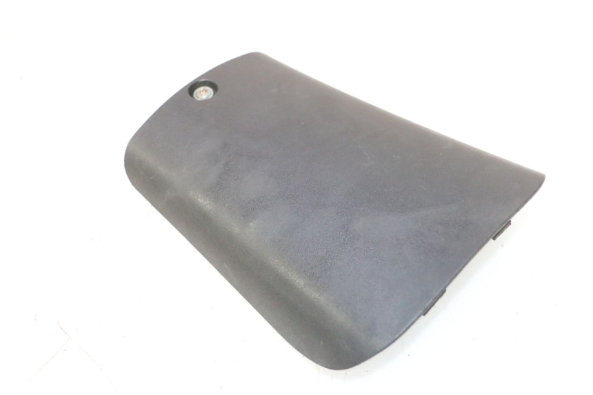 photo de CACHE BATTERIE PEUGEOT TREKKER 50 (1995 - 2004) - Zoom état d’usage