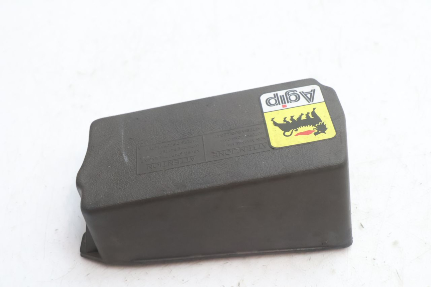 photo de CACHE BATTERIE PIAGGIO TYPHOON 50 (2000 - 2009) - Zoom état d’usage