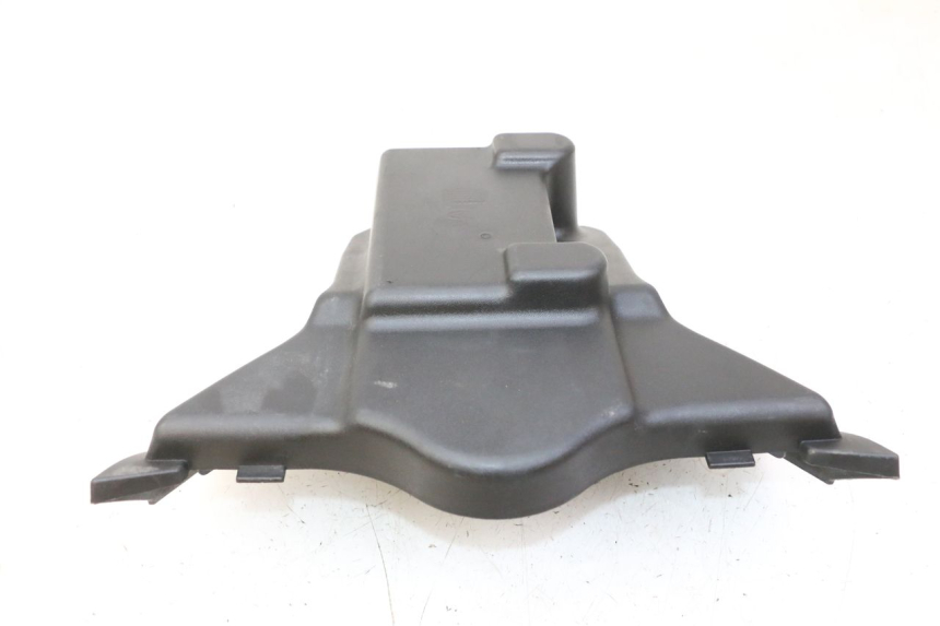 photo de CACHE BATTERIE YAMAHA X-CITY XCITY 125 (2007 - 2013) - Gros plan technique