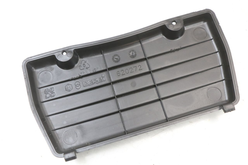 photo de CACHE BATTERIE PIAGGIO XEVO - X EVO 125 (2007 - 2017) - Zoom état d’usage
