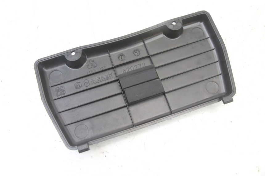photo de CACHE BATTERIE PIAGGIO XEVO - X EVO 125 (2007 - 2017) - Autre angle de vue