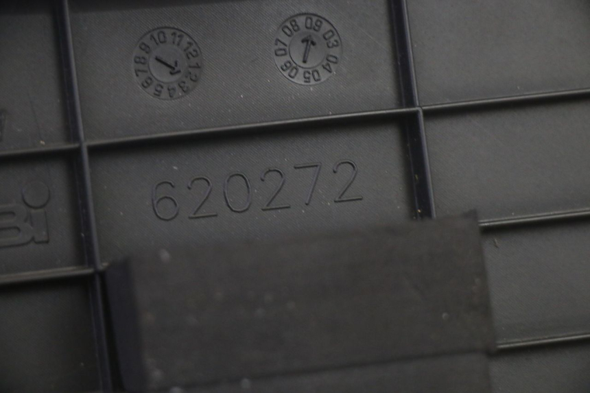 photo de CACHE BATTERIE PIAGGIO XEVO - X EVO 125 (2007 - 2017) - Vue d’ensemble