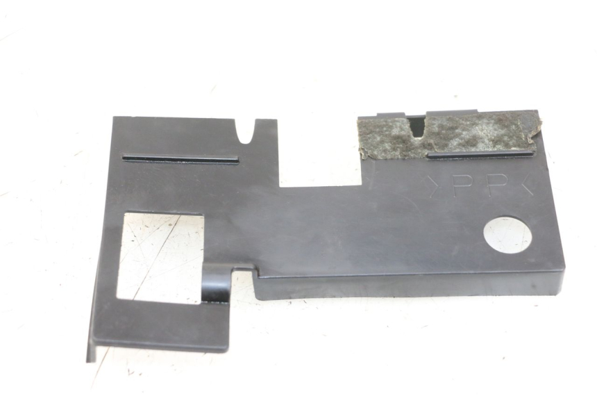 photo de CACHE BATTERIE YAMAHA XJ6 ABS 600 (2008 - 2016) - Détail de la pièce