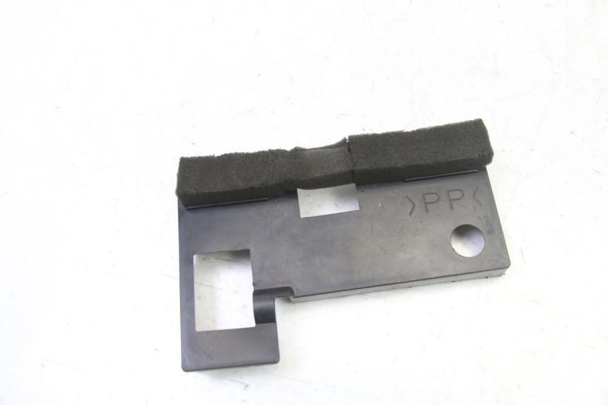 photo de CACHE BATTERIE YAMAHA XJ6 ABS 600 (2008 - 2016) - Zoom état d’usage