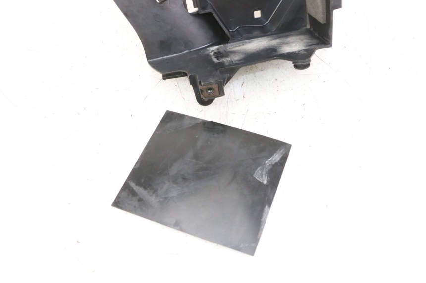 photo de CACHE BATTERIE YAMAHA XVS DRAG STAR DRAGSTAR 650 (1997 - 2007) - Zoom état d’usage