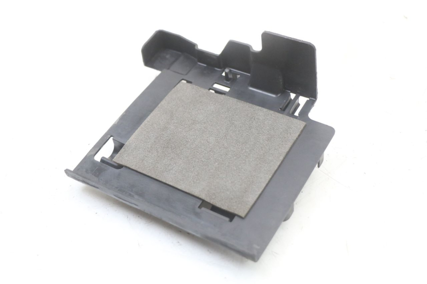 photo de CACHE BATTERIE YAMAHA XVS DRAG STAR DRAGSTAR 650 (1997 - 2007) - Marquages et références