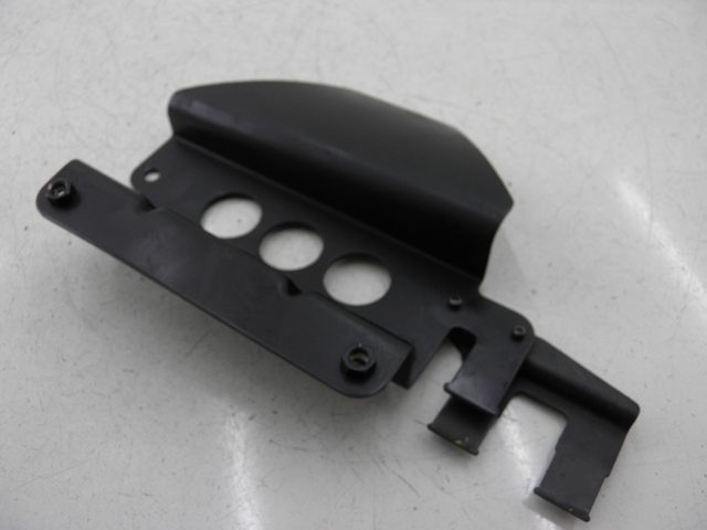 photo de CACHE BATTERIE YAMAHA TDM 900 (2004 - 2006) - Autre angle de vue