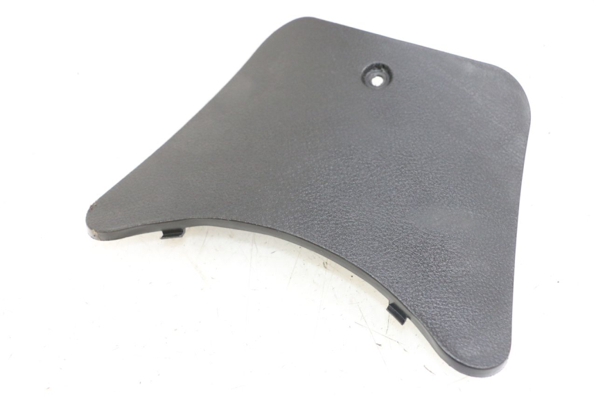 photo de CACHE BATTERIE YAMAHA YP MAJESTY 125 (2002 - 2006) - Zoom état d’usage