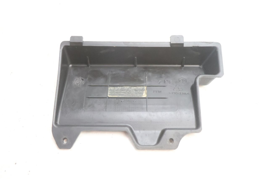 photo de CACHE BATTERIE PIAGGIO ZIP 4T 50 (2018 - 2020) - Gros plan technique