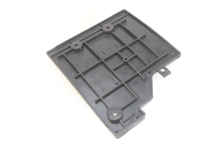 photo de CACHE BATTERIE UNIVERSAL BIKE ZN50QT-11B 50 (2018 - 2021) - Détail de la pièce