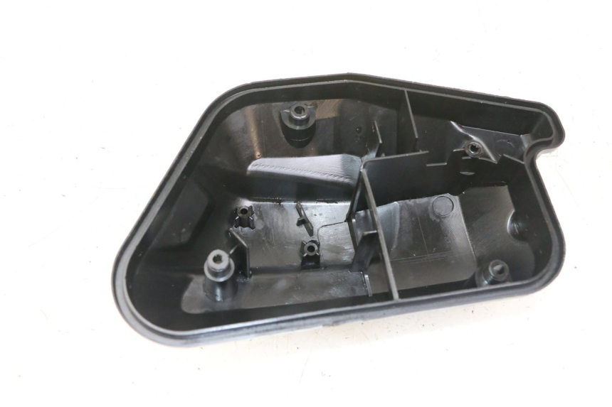 photo de CACHE BOITE AIR MBK BOOSTER SPIRIT NAKED 50 (2004 - 2017) - Détail de la pièce