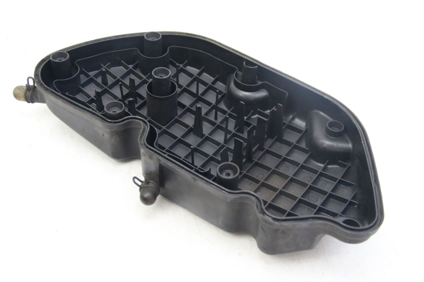 photo de CACHE BOITE AIR PIAGGIO MP3 125 (2006 - 2014) - Gros plan technique