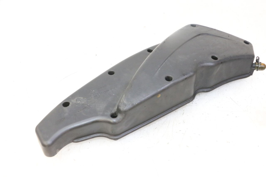 photo de CACHE BOITE AIR PEUGEOT SATELIS 125 (2013 - 2018) - Gros plan technique