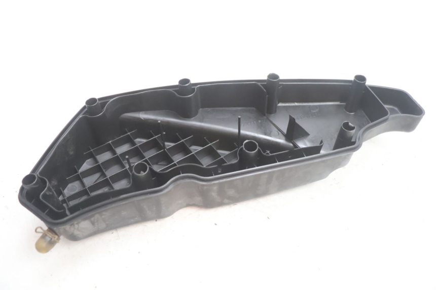 photo de CACHE BOITE AIR PEUGEOT SATELIS 125 (2013 - 2018) - Points de fixation