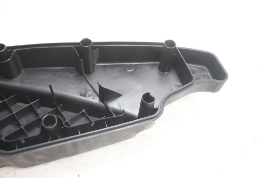 photo de CACHE BOITE AIR PEUGEOT SATELIS 125 (2013 - 2018) - Pièce contrôlée
