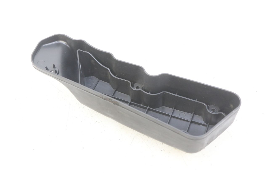 photo de CACHE BOITE AIR PIAGGIO VESPA PRIMAVERA 2T 50 (2013 - 2018) - Détail de la pièce