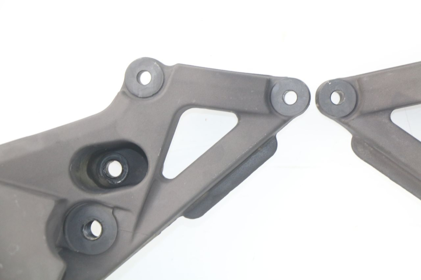 photo de CACHE CHASSIS LATERAL MV AGUSTA BRUTALE R WALLY 910 (2008 - 2008) - État de surface