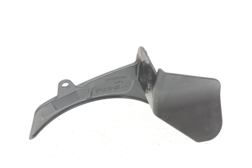 photo de CACHE CHASSIS LATERAL HONDA CB R 1000 (2018 - 2023) - Gros plan technique