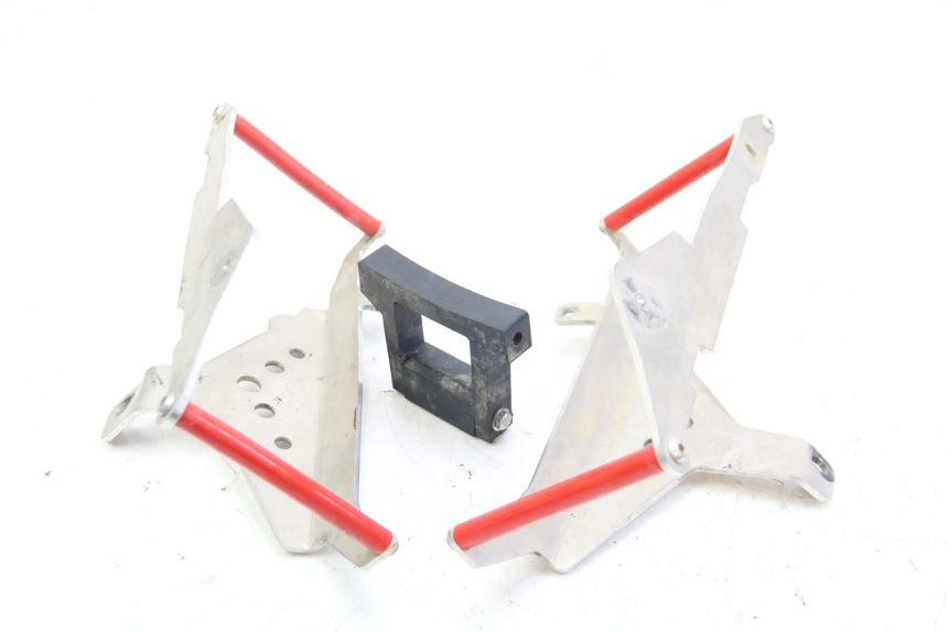 photo de CACHE CHASSIS LATERAL HONDA CRF 250 (2010 - 2013) - Gros plan technique