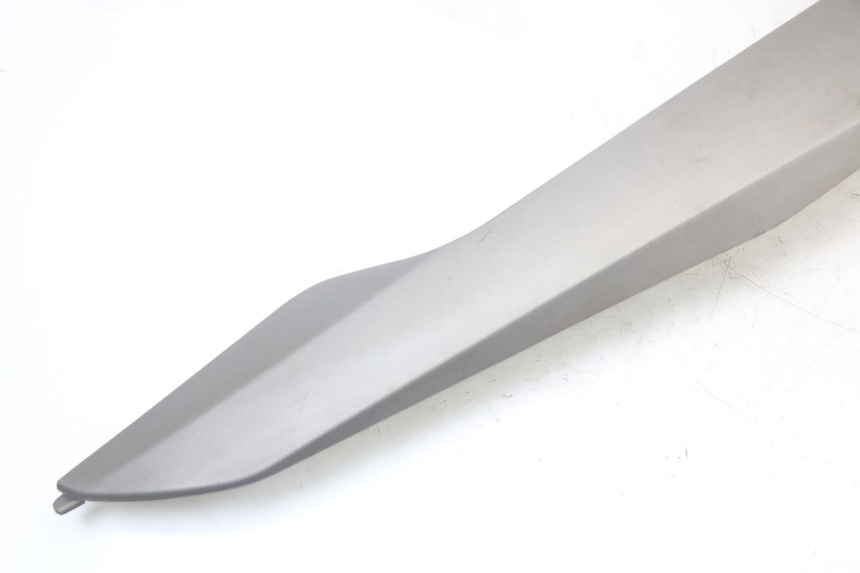 photo de CACHE CHASSIS LATERAL DROIT QUADRO 3D S 350 (2013 - 2018) - Gros plan technique