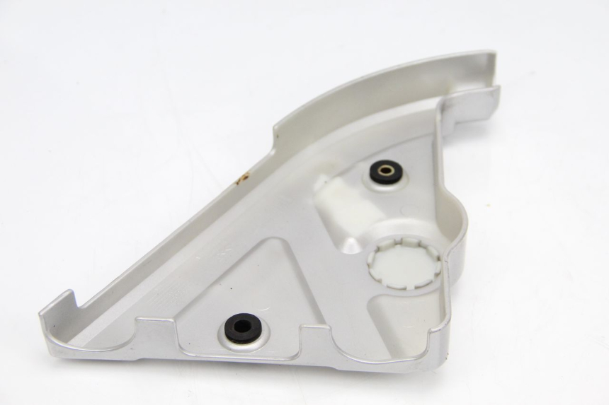 photo de CACHE CHASSIS LATERAL DROIT HYOSUNG AQUILA GV 125 (2009 - 2016) - Gros plan technique