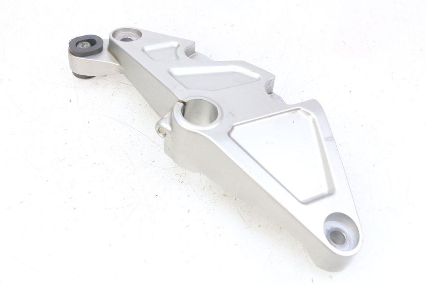 photo de CACHE CHASSIS LATERAL DROIT HONDA CB R 1000 (2018 - 2023) - Points de fixation