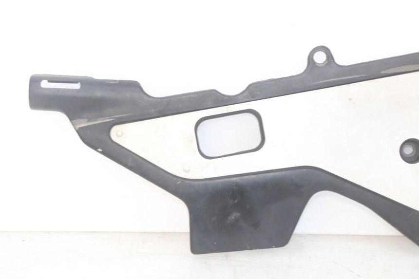 photo de CACHE CHASSIS LATERAL DROIT HONDA CBR F SC25 1000 (1989 - 1992) - Autre angle de vue