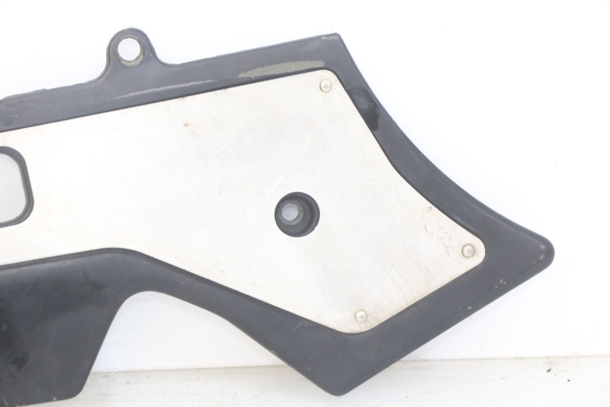 photo de CACHE CHASSIS LATERAL DROIT HONDA CBR F SC25 1000 (1989 - 1992) - Gros plan technique