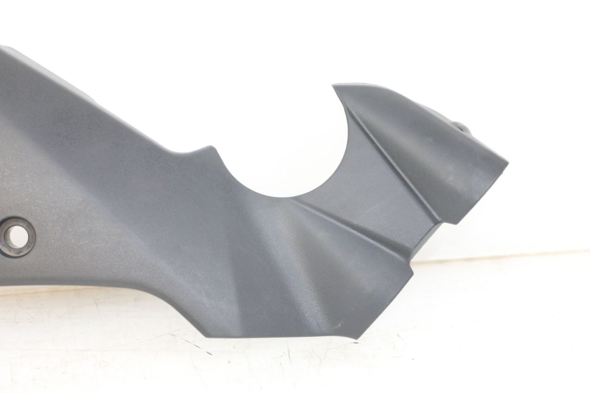 photo de CACHE CHASSIS LATERAL DROIT KAWASAKI ER-6 ER6 N 650 (2012 - 2016) - Gros plan technique