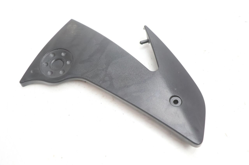 photo de CACHE CHASSIS LATERAL DROIT KAWASAKI ER-6 ER6 N 650 (2005 - 2009) - Gros plan technique