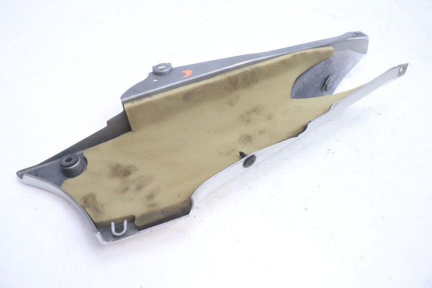 photo de CACHE CHASSIS LATERAL DROIT YAMAHA FJR 1300 (2001 - 2005) - Autre angle de vue