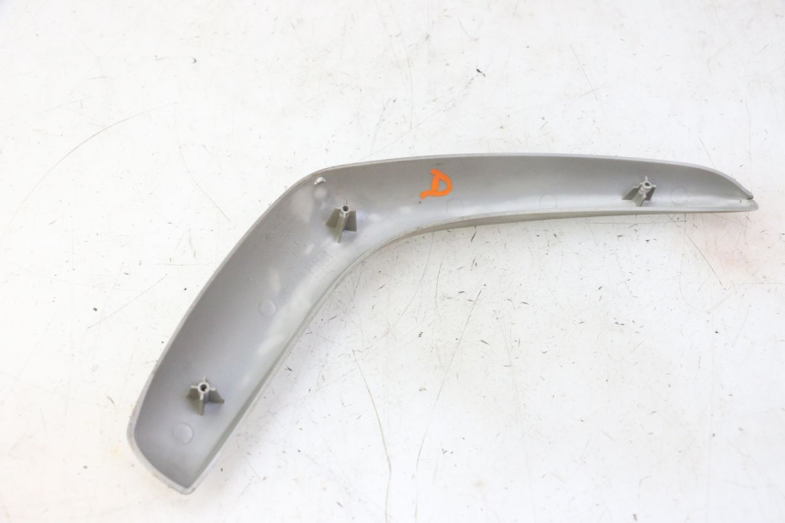 photo de CACHE CHASSIS LATERAL DROIT PIAGGIO FLY 2T 50 (2004 - 2017) - Autre angle de vue