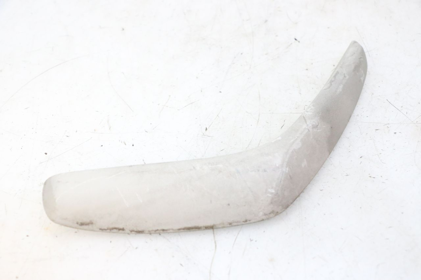 photo de CACHE CHASSIS LATERAL DROIT PIAGGIO FLY 2T 50 (2004 - 2017) - Gros plan technique