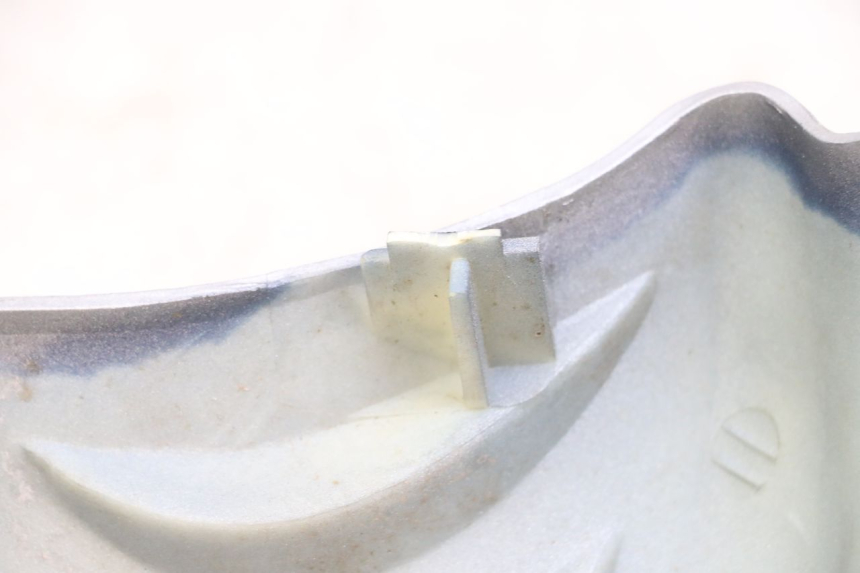 photo de Right side lateral frame cover HYOSUNG GF 125 (2001 - 2005) - Autre angle de vue