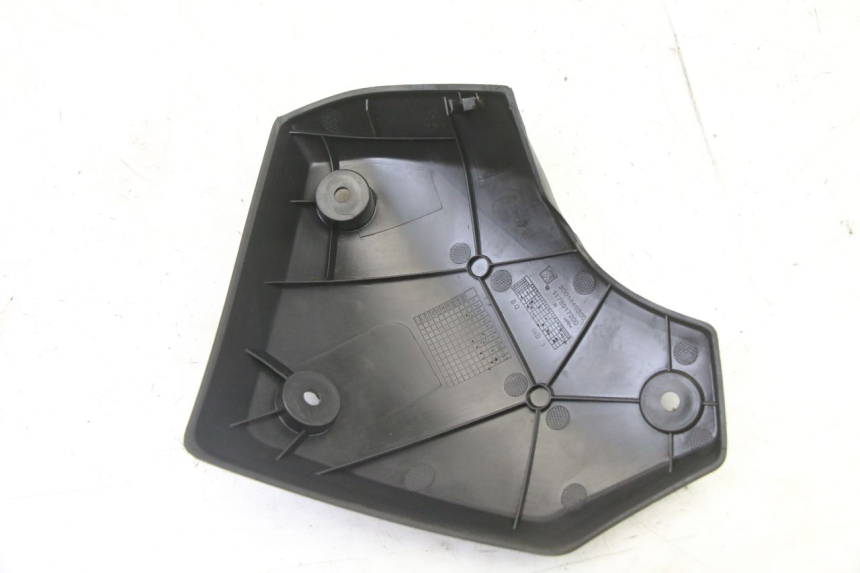 photo de CACHE CHASSIS LATERAL DROIT PEUGEOT KISBEE 4T 50 (2018 - 2022) - Zoom état d’usage