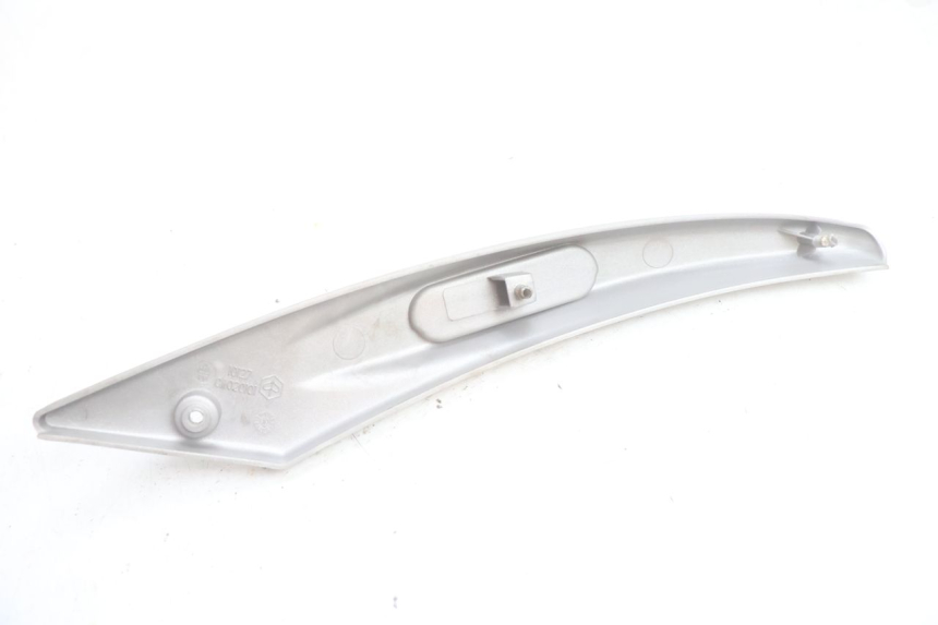 photo de CACHE CHASSIS LATERAL DROIT PIAGGIO LIBERTY 125 (1998 - 2008) - Vue d’ensemble