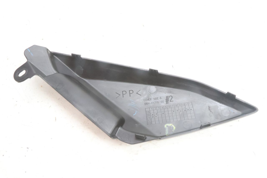 photo de CACHE CHASSIS LATERAL DROIT YAMAHA N-MAX NMAX 125 (2021 - 2024) - Zoom état d’usage