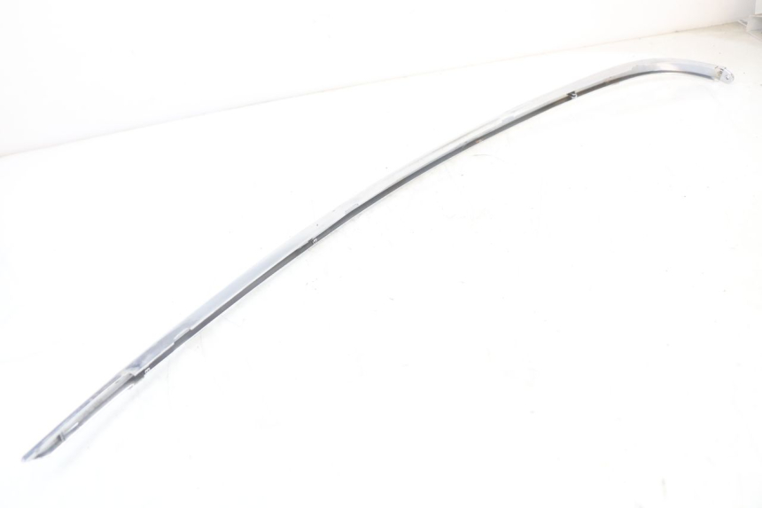 photo de CACHE CHASSIS LATERAL DROIT PEUGEOT DJANGO 125 (2014 - 2017) - Gros plan technique