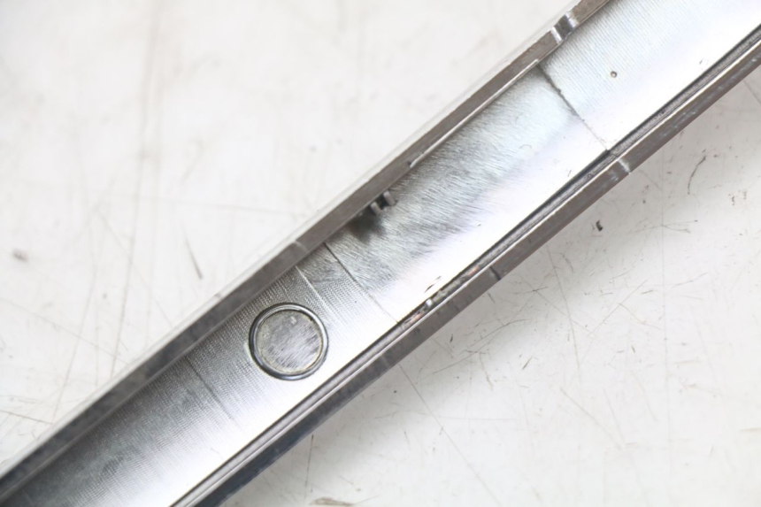 photo de CACHE CHASSIS LATERAL DROIT PEUGEOT DJANGO 125 (2014 - 2017) - État de surface