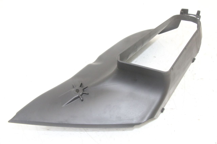 photo de CACHE CHASSIS LATERAL DROIT PEUGEOT SATELIS COMPRESSOR K15 125 (2006 - 2009) - Détail de la pièce