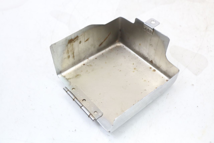 photo de CACHE CHASSIS LATERAL DROIT REGAL RAPTOR SPYDER 125 (2010 - 2018) - Gros plan technique