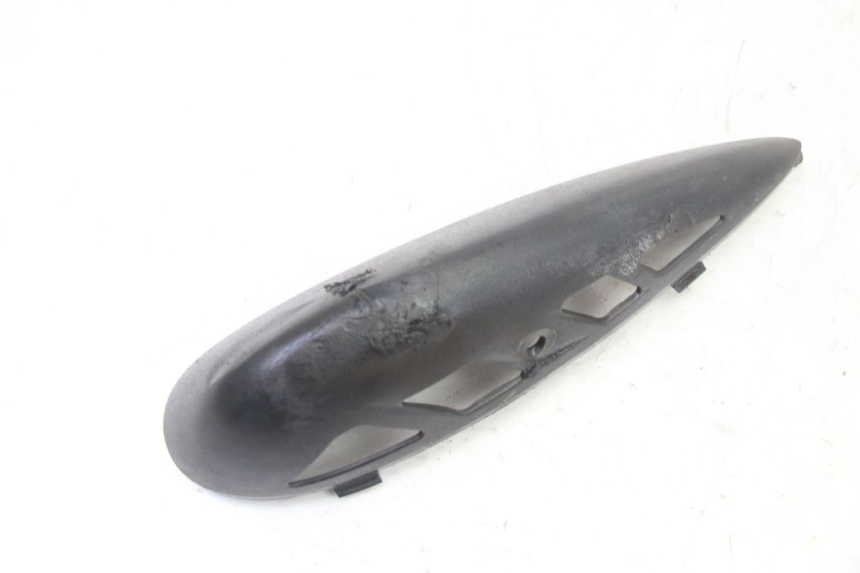 photo de CACHE CHASSIS LATERAL DROIT HONDA ST PAN EUROPEAN 1300 (2002 - 2013) - Gros plan technique