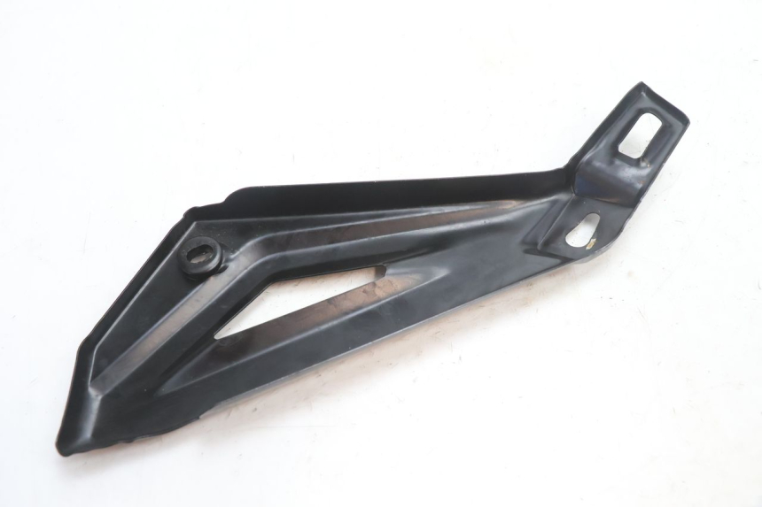 photo de CACHE CHASSIS LATERAL DROIT YAMASAKI STREET 50 (2013 - 2018) - Gros plan technique