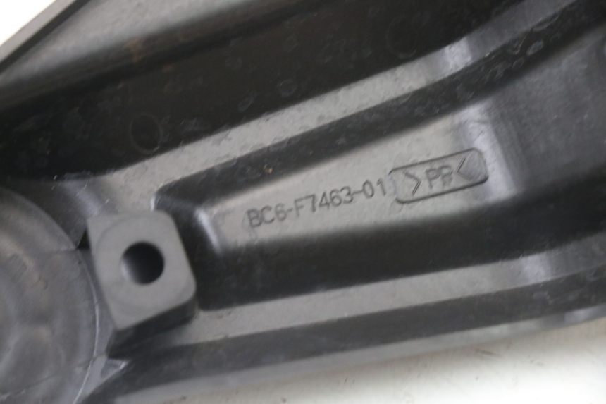 photo de CACHE CHASSIS LATERAL DROIT YAMAHA TRACER 7 700 (2020 - 2024) - Gros plan technique