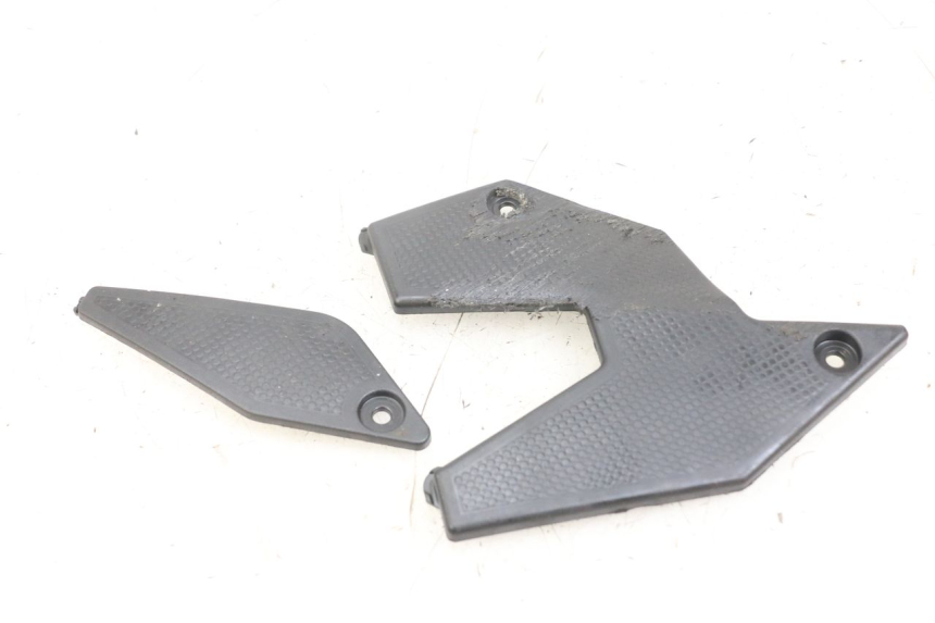 photo de CACHE CHASSIS LATERAL DROIT KAWASAKI VERSYS ABS 650 (2015 - 2018) - Vue principale