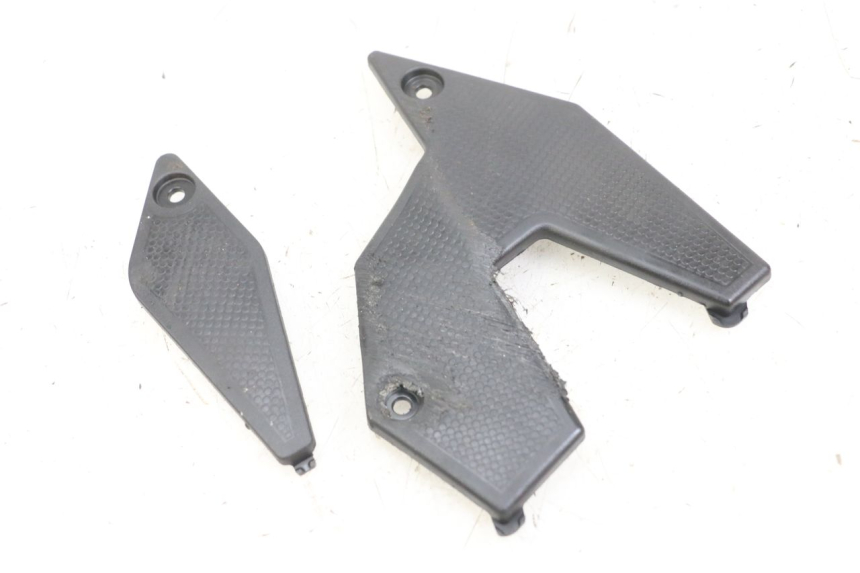 photo de CACHE CHASSIS LATERAL DROIT KAWASAKI VERSYS ABS 650 (2015 - 2018) - Détail de la pièce