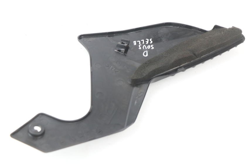 photo de CACHE CHASSIS LATERAL DROIT HONDA VFR F 1200 (2010 - 2015) - Détail de la pièce